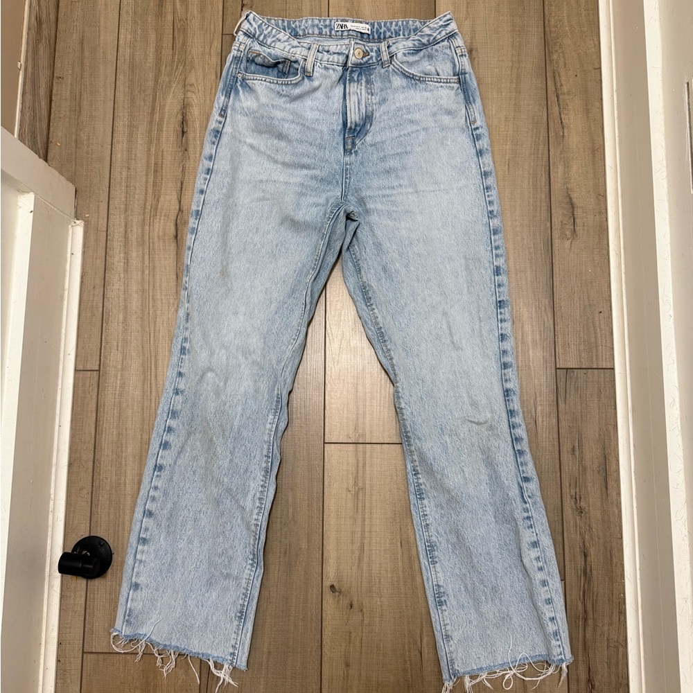 Zara Blue Straight Leg Jeans with Vintage Appeal